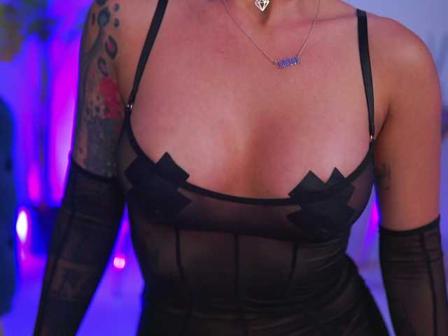 DaenerysDrogo live webcam show