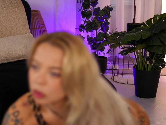 DaenerysDrogo live cam on BongaCams