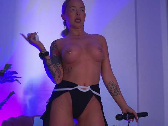 DaenerysDrogo live webcam show