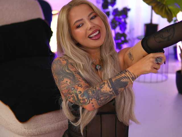 DaenerysDrogo live cam on BongaCams