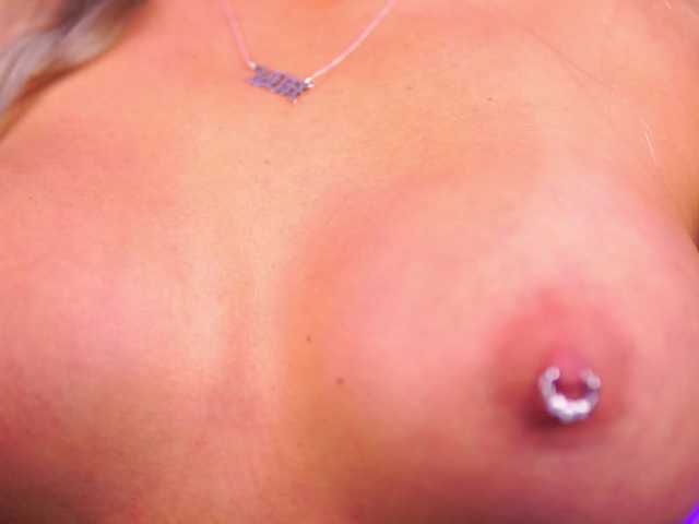 DaenerysDrogo live cam on BongaCams
