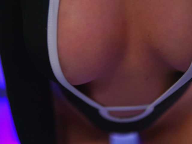DaenerysDrogo live webcam show