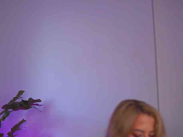 redlara's live room