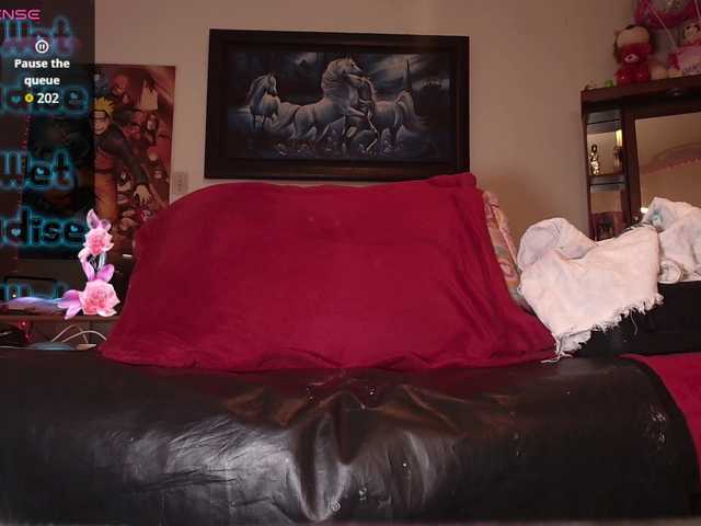 queensquirtluna live cam on BongaCams