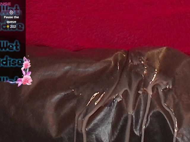 queensquirtluna live cam preview