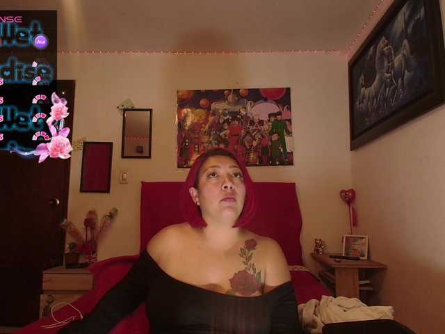 queensquirtluna live cam on BongaCams