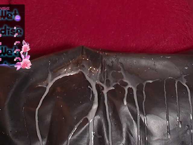 queensquirtluna live cam on BongaCams