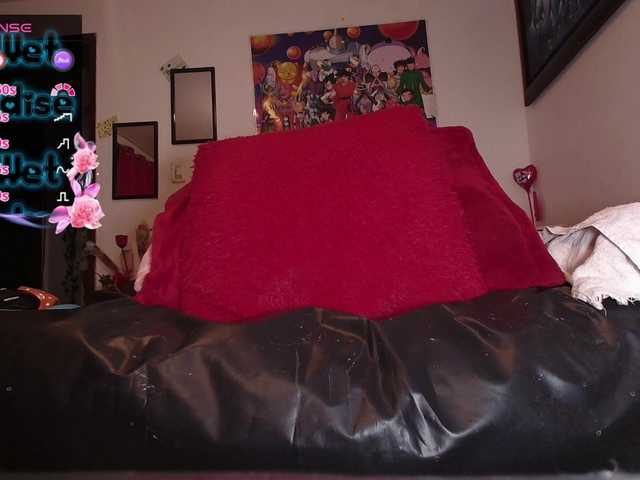 queensquirtluna live cam on BongaCams