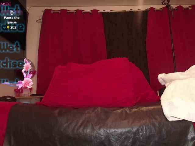 queensquirtluna webcam