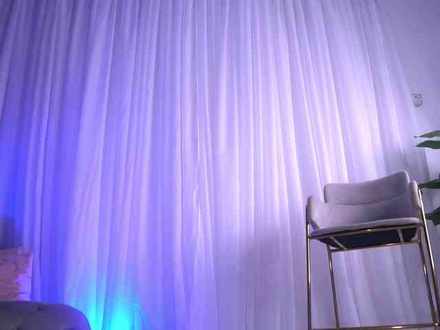 This model is live right now. AnaisLeblanc