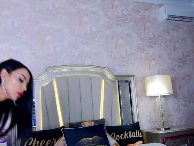 Issadorra live cam on BongaCams