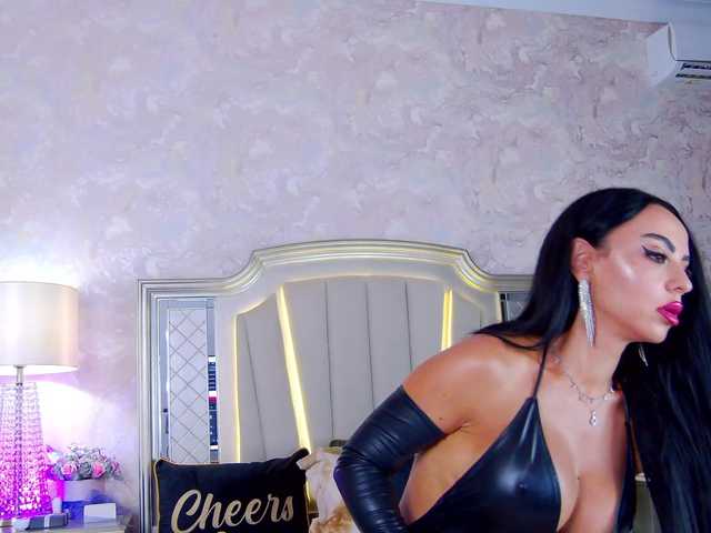 Issadorra live cam on BongaCams
