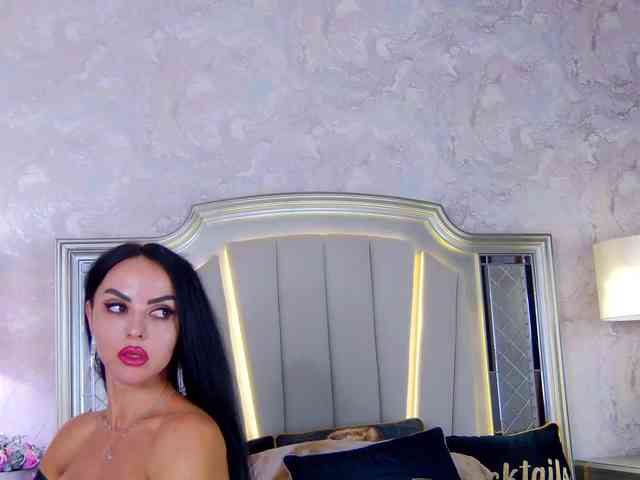 Issadorra Live Webcam on BongaCams