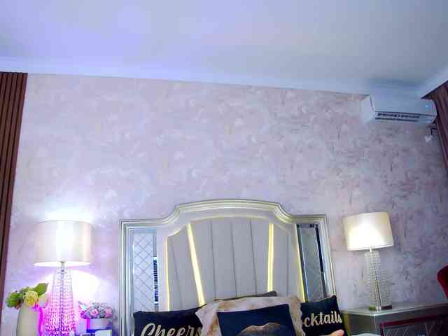 Issadorra Live Webcam on BongaCams