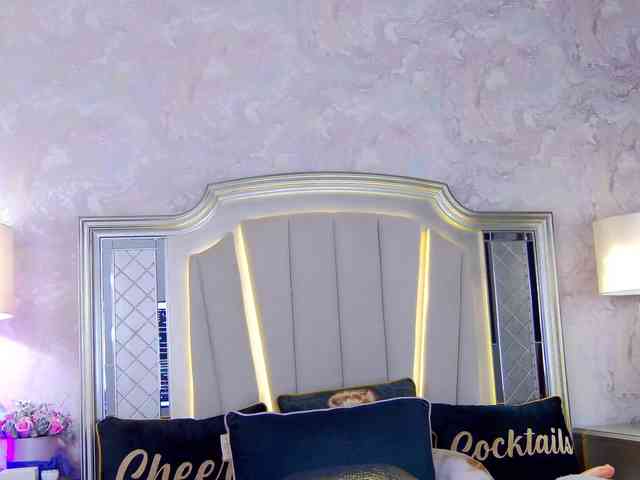 Issadorra Live Webcam on BongaCams