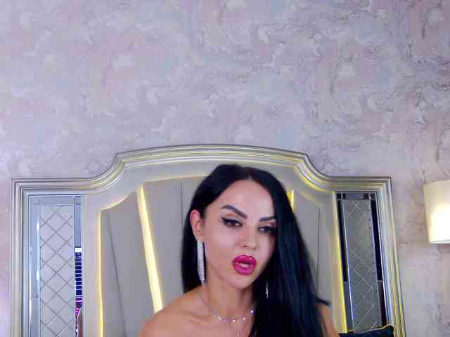 Issadorra live show