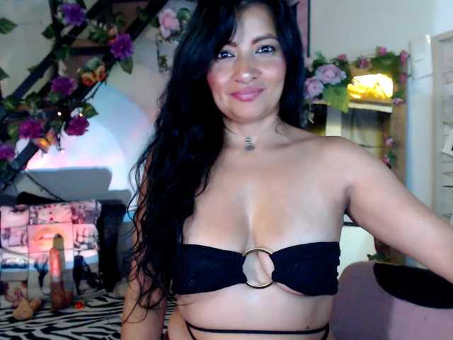 lunasky83 live cam on BongaCams