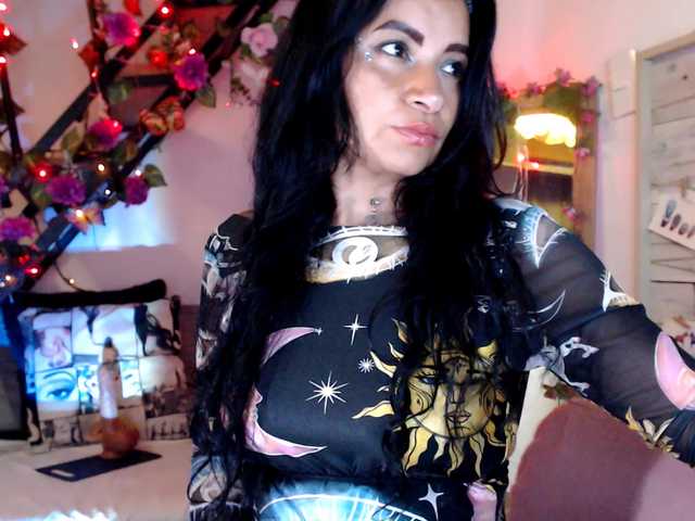 lunasky83 live cam on BongaCams