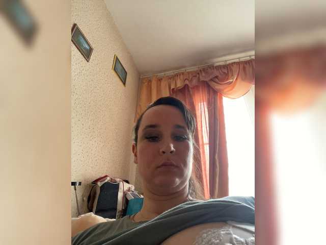 le modèle SaliiOnli est en webcam porno dans un show sur le site bongacams, il possède les tags suivants: White/Caucasian,Brunette,Hairy