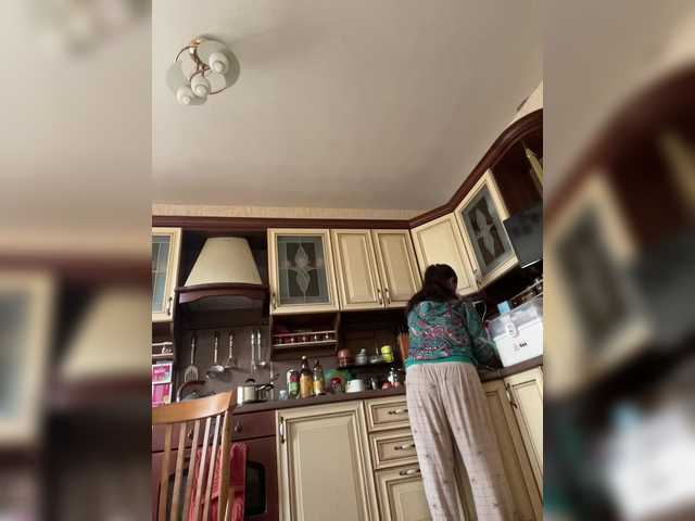 SaliiOnli live cam preview