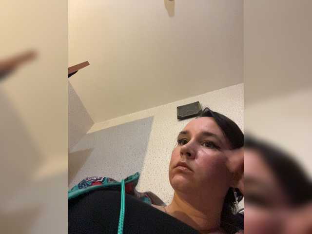 SaliiOnli live cam preview