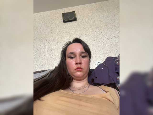 le modèle SaliiOnli est en webcam porno dans un show sur le site bongacams, il possède les tags suivants: White/Caucasian,Brunette,Hairy