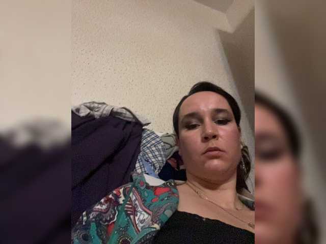 SaliiOnli live cam preview
