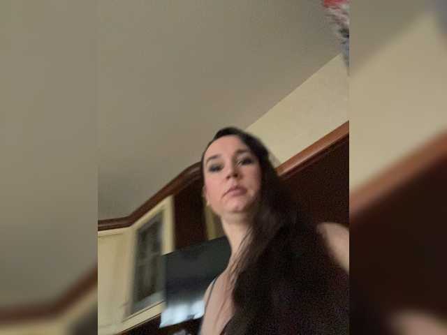 SaliiOnli live cam preview
