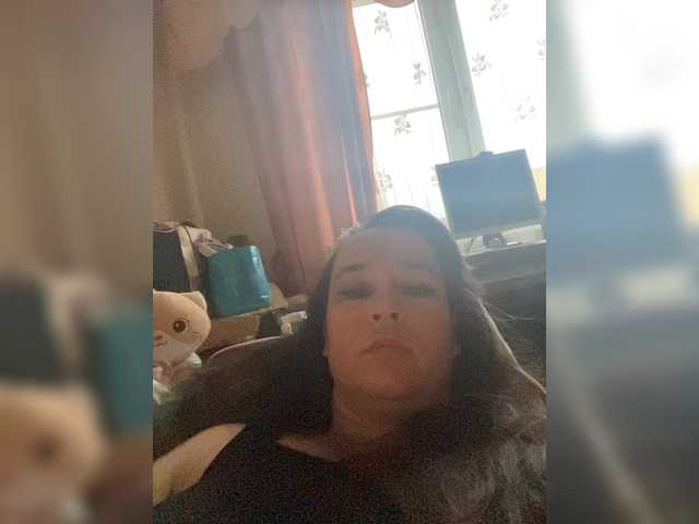 le modèle SaliiOnli est en webcam porno dans un show sur le site bongacams, il possède les tags suivants: White/Caucasian,Brunette,Hairy