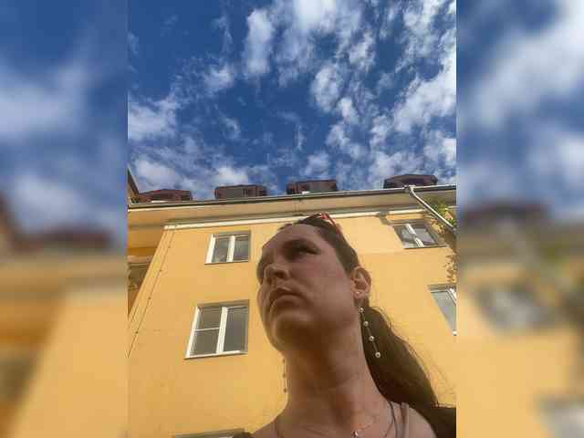 SaliiOnli webcam