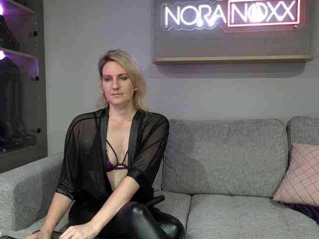 NoraNoxx webcam