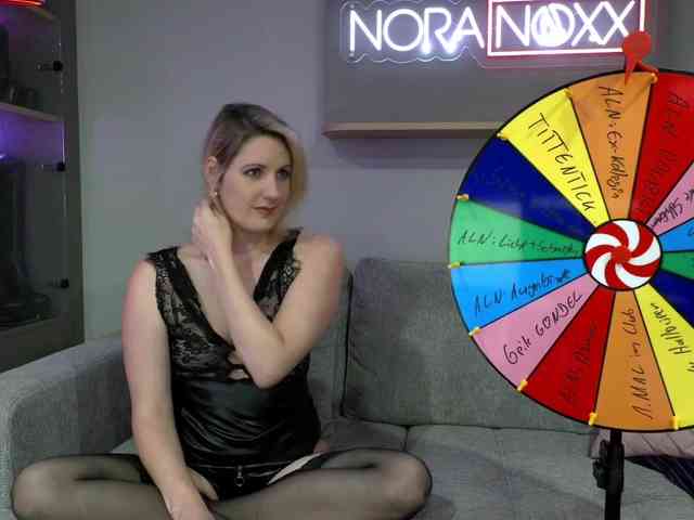 NoraNoxx webcam
