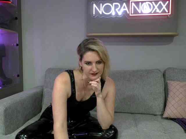 NoraNoxx webcam