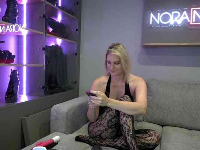 NoraNoxx webcam