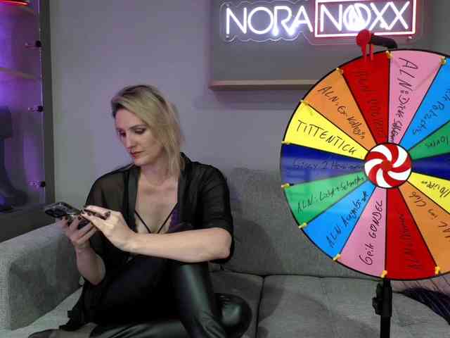 NoraNoxx webcam