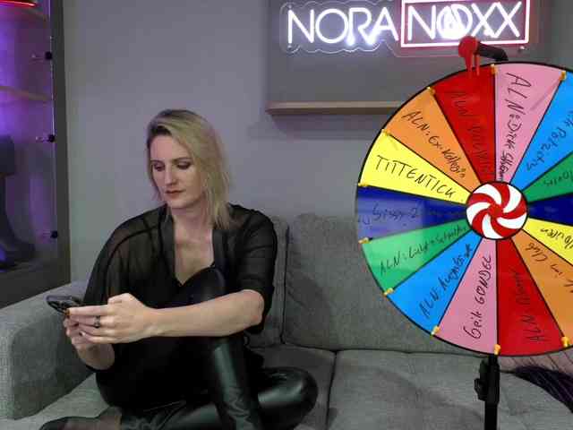NoraNoxx webcam