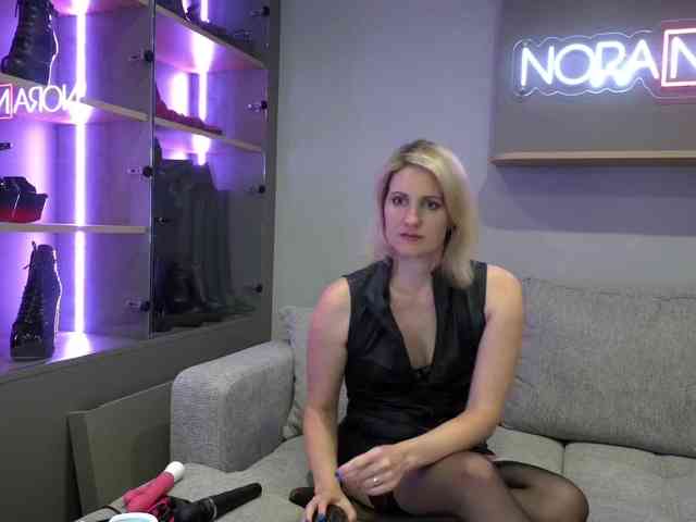 Model: NoraNoxx
