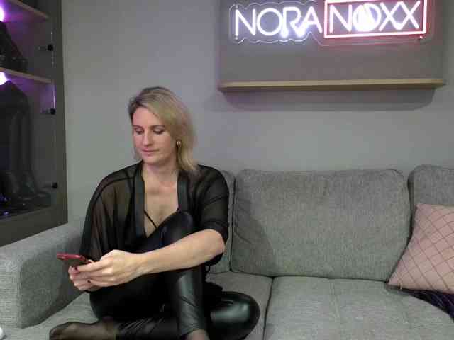 NoraNoxx webcam