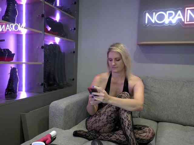 NoraNoxx webcam