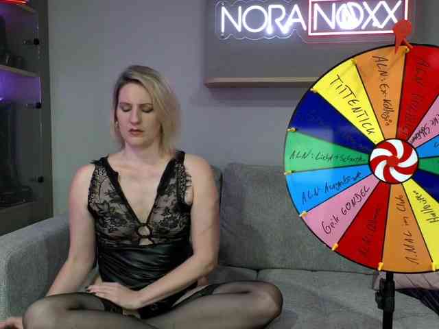NoraNoxx webcam