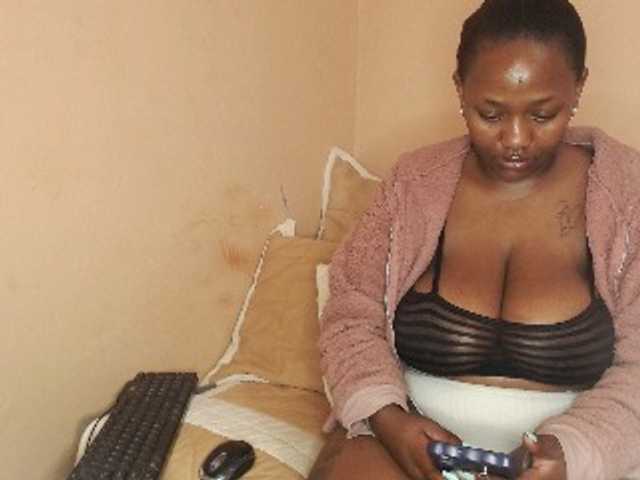EbonyBoobz