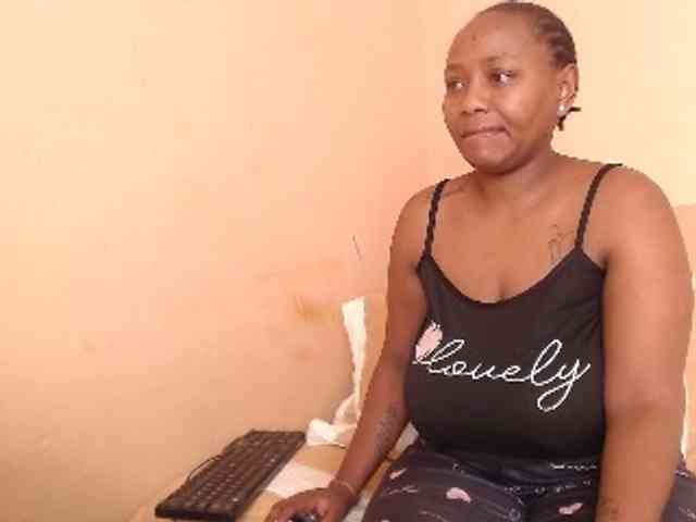 EbonyBoobz webcam