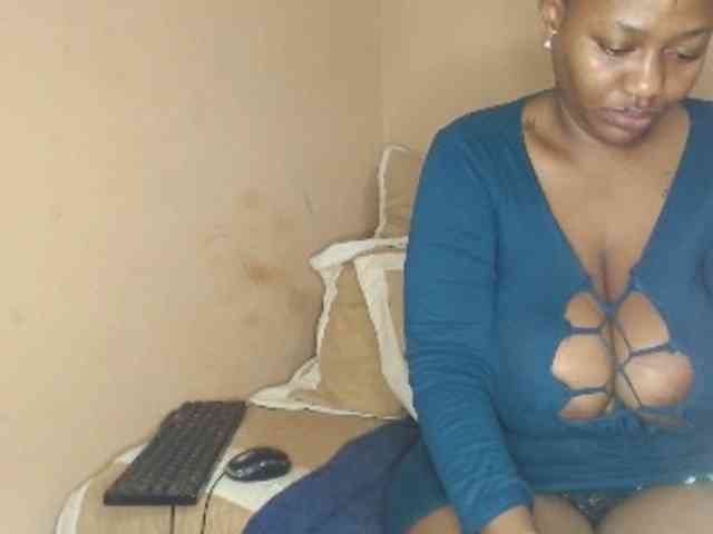 EbonyBoobz webcam