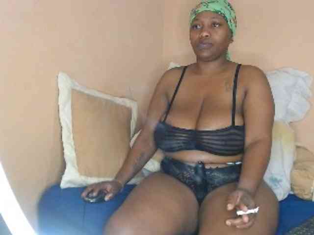 EbonyBoobz webcam