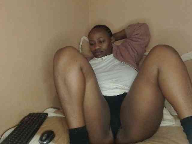 EbonyBoobz webcam