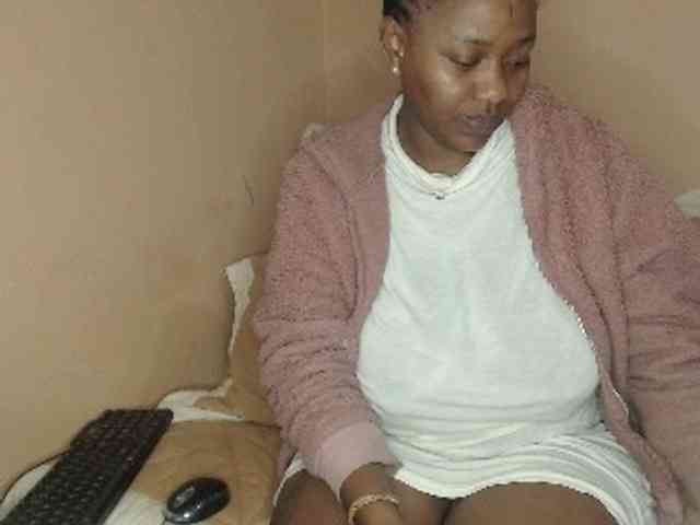 EbonyBoobz webcam