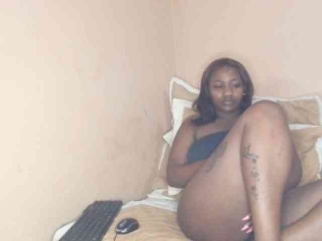 EbonyBoobz webcam