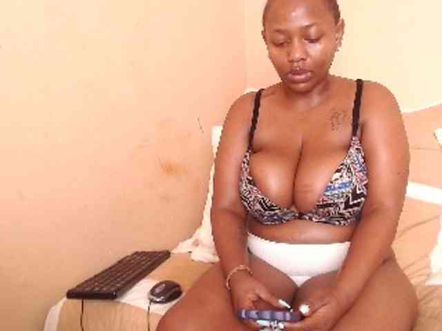 EbonyBoobz