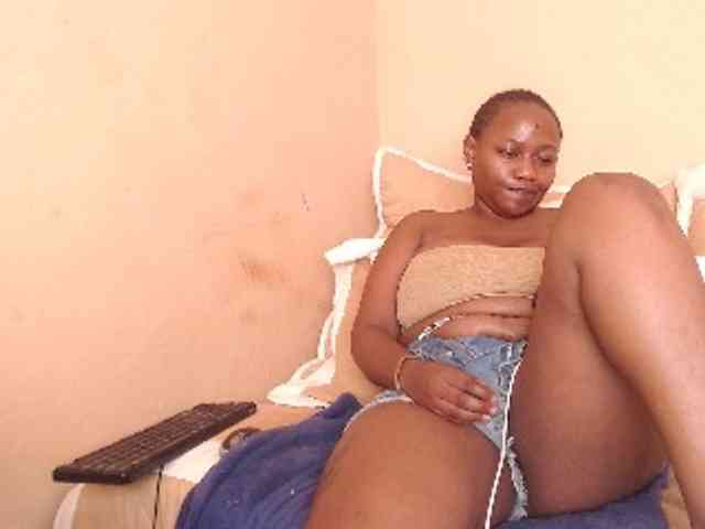 EbonyBoobz webcam