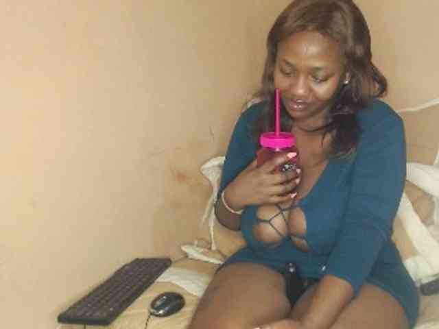 EbonyBoobz